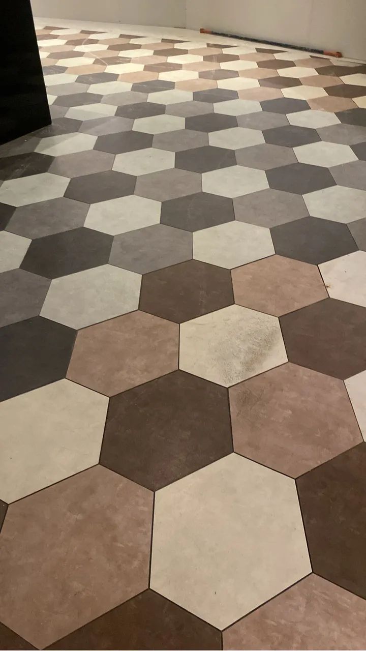 Piso vinílico hexagonal 