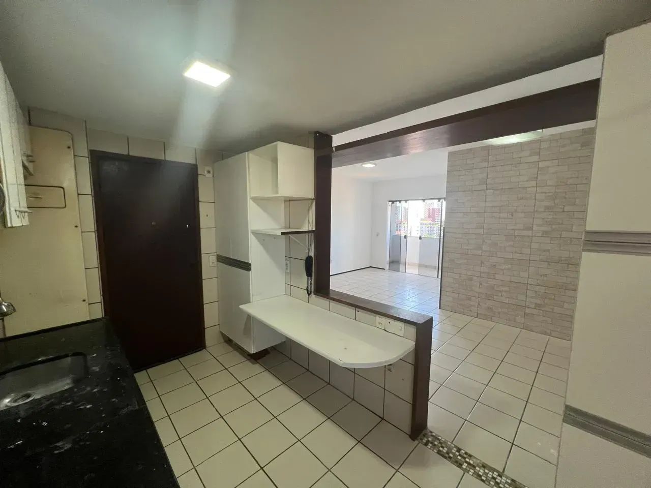 Apartamento com 100m3, 03 quartos, sala com varanda, armários, 02 vagas de garagem. - Foto 5