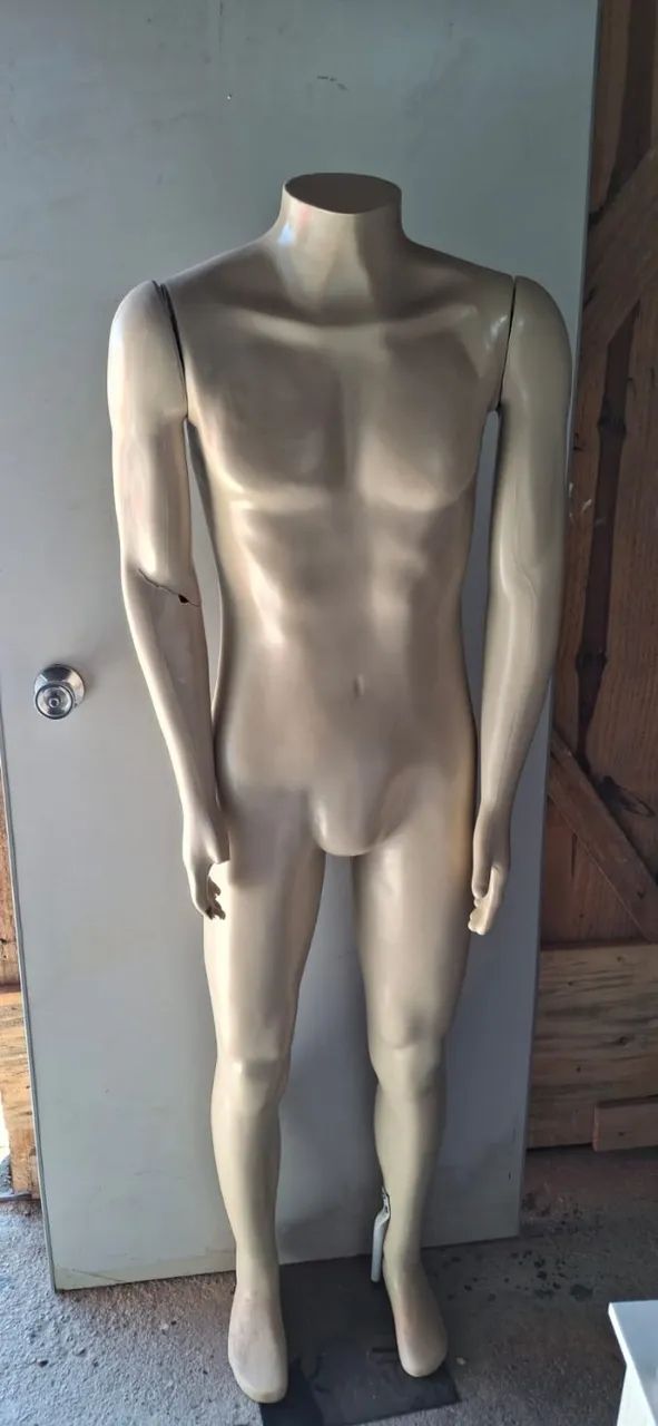 Manequins de perna, em bom estado, valor unitário.