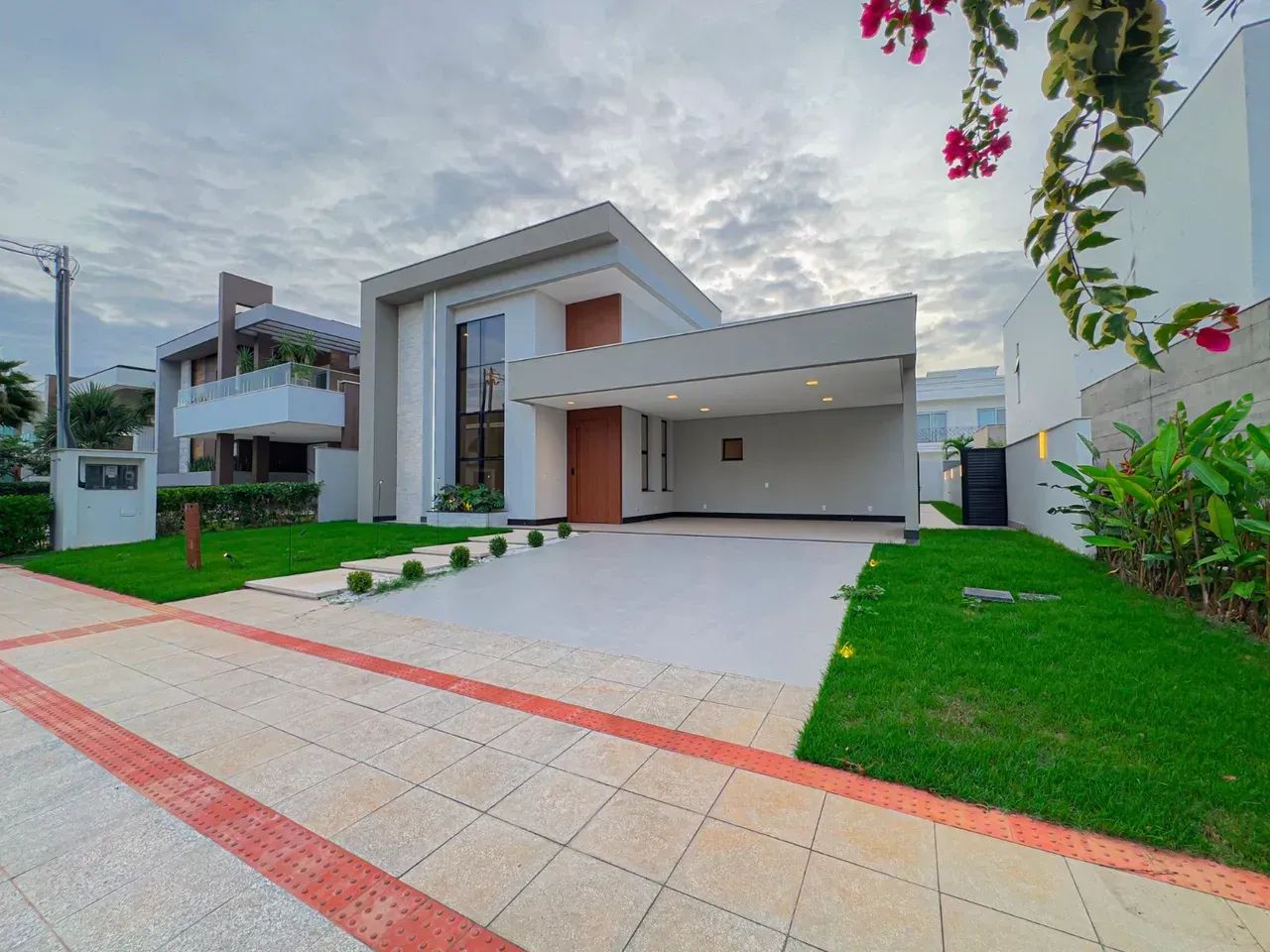 Casa Linear no Condomínio Alphaville Jacuhy 4 quartos sendo 3 suítes