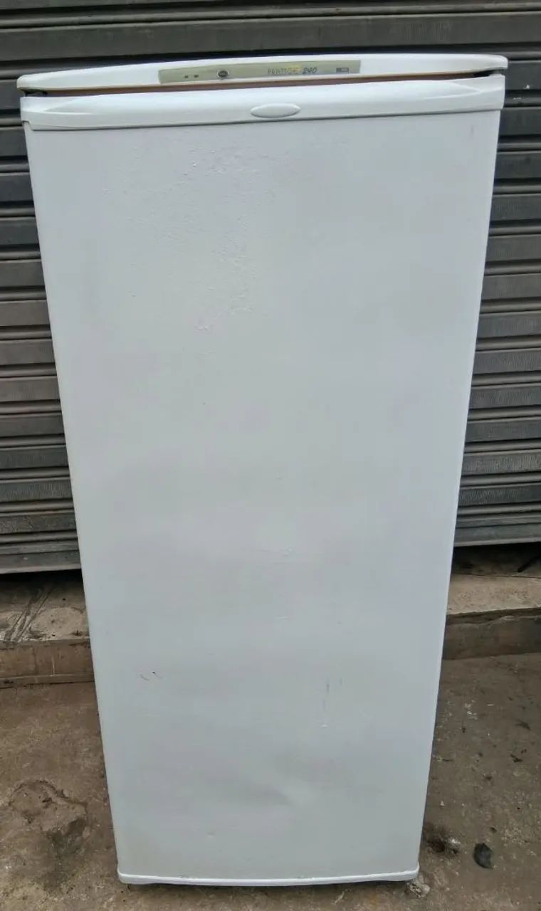 Vendo freezer 240 litros 
