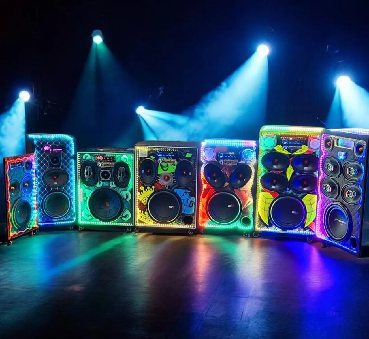 ALUGUEL de caixa de som residencial e kit iluminação para eventos