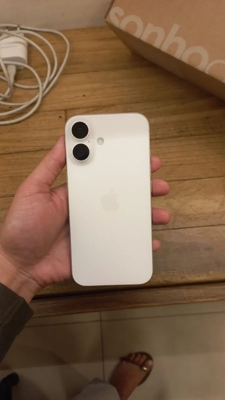 iPhone 16 branco 