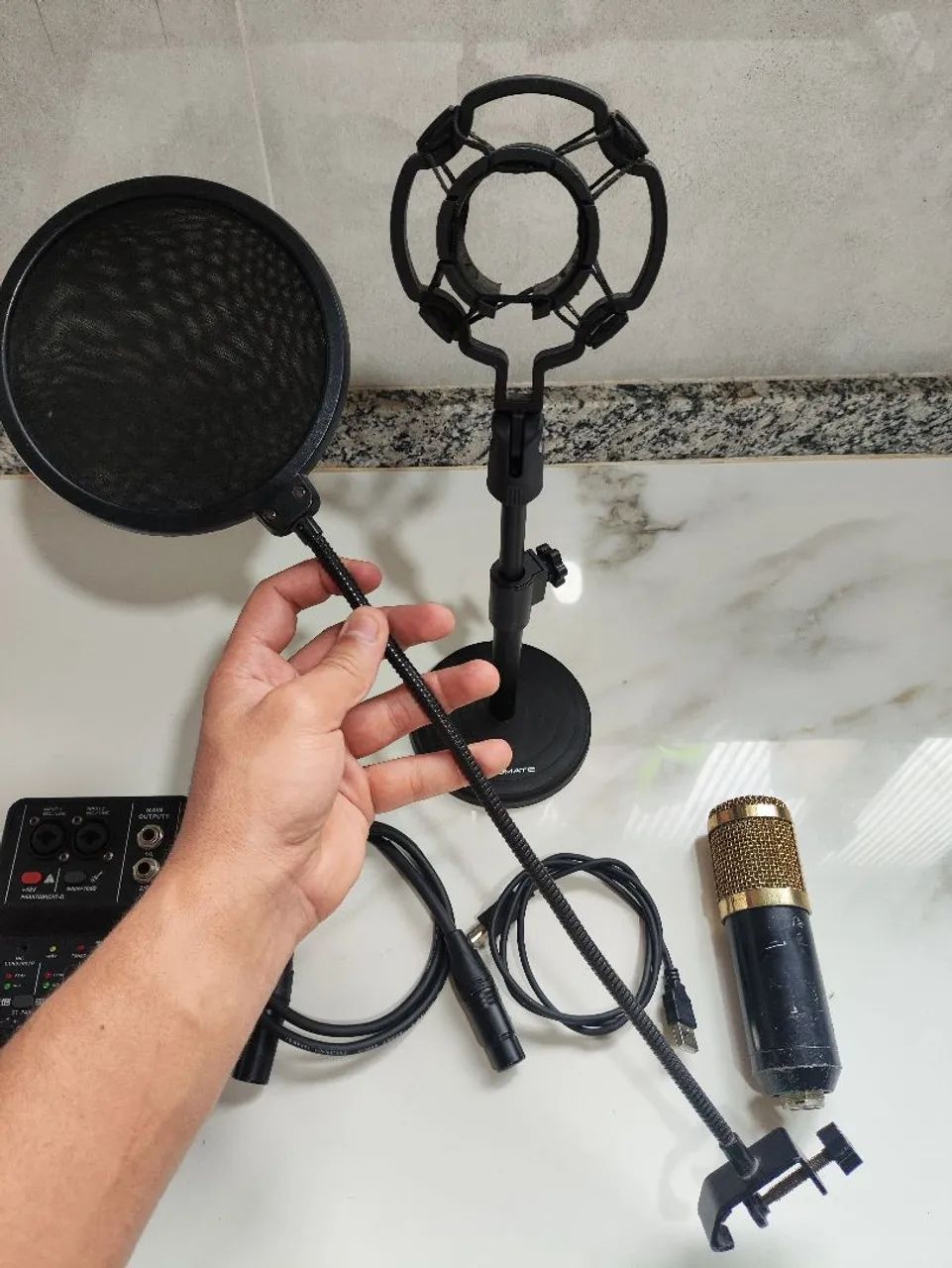 Microfone BM800 + Mesa Q12 + Braço + Pop Filter
