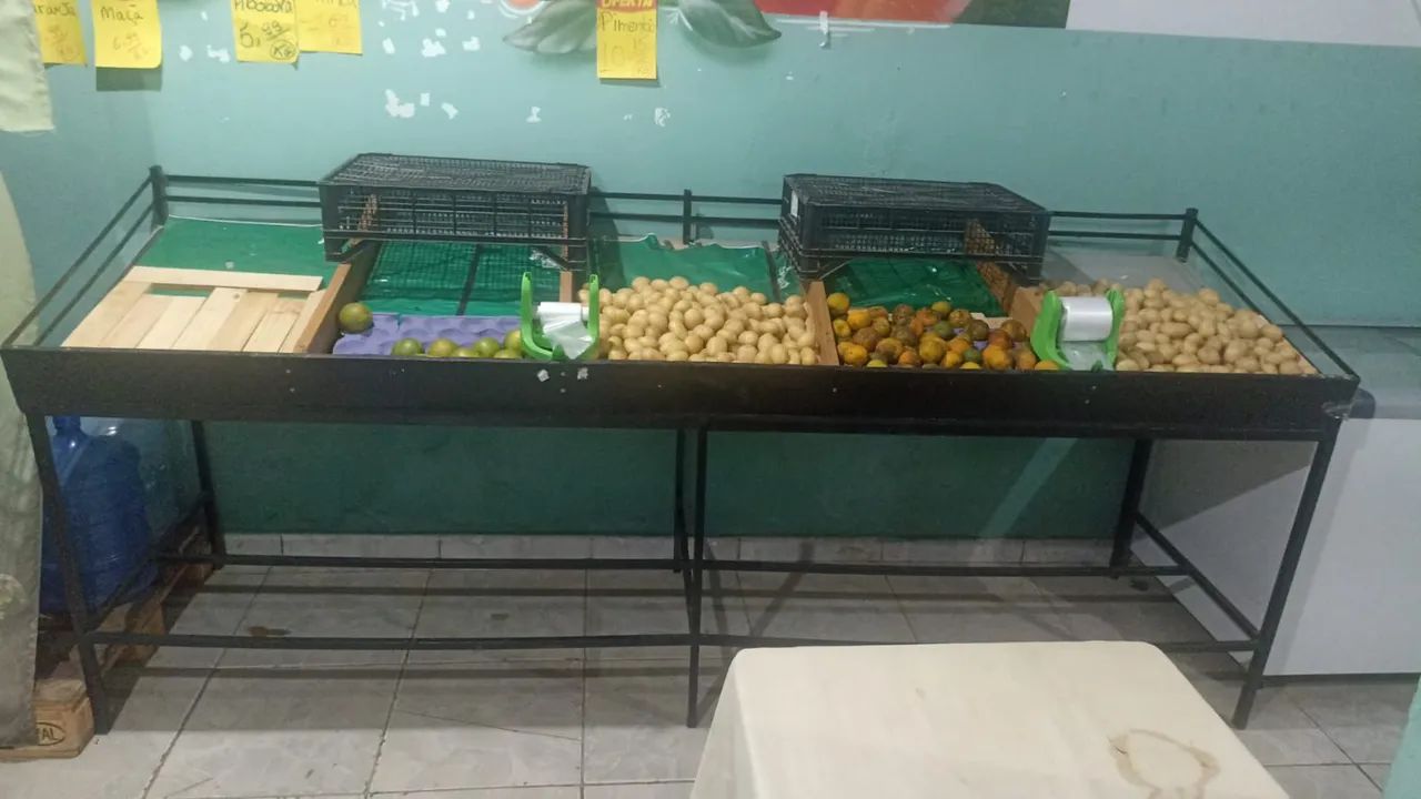 Balcão expositor de frutas e verduras 