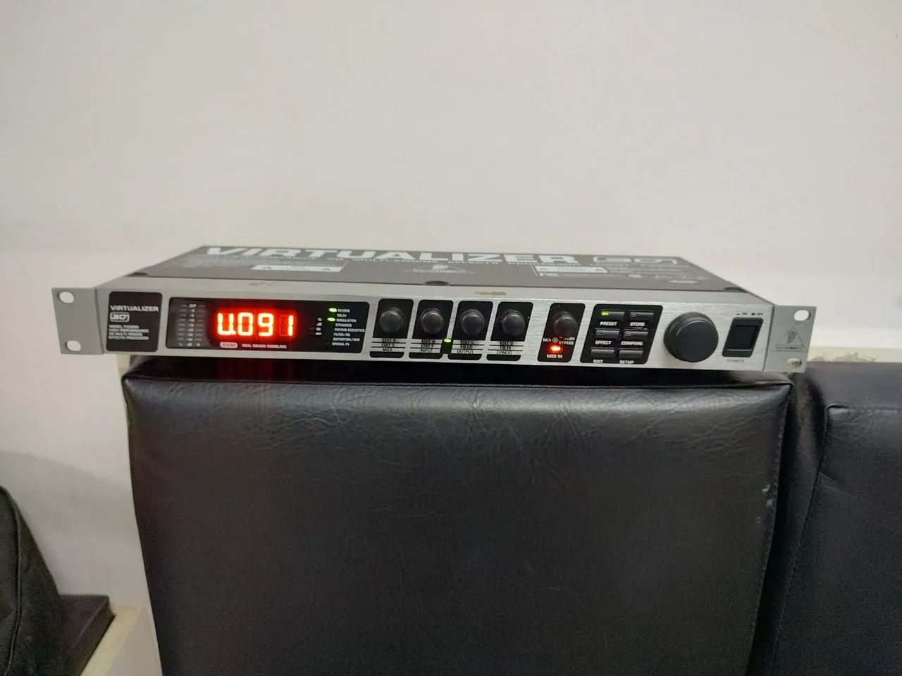 Processador de Efeitos Behringer Virtualizer Pro 3D FX2000