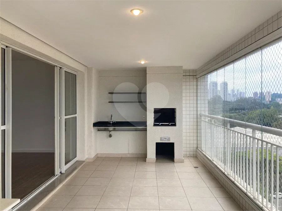Apartamento 4 dormitórios em Condomínio Clube