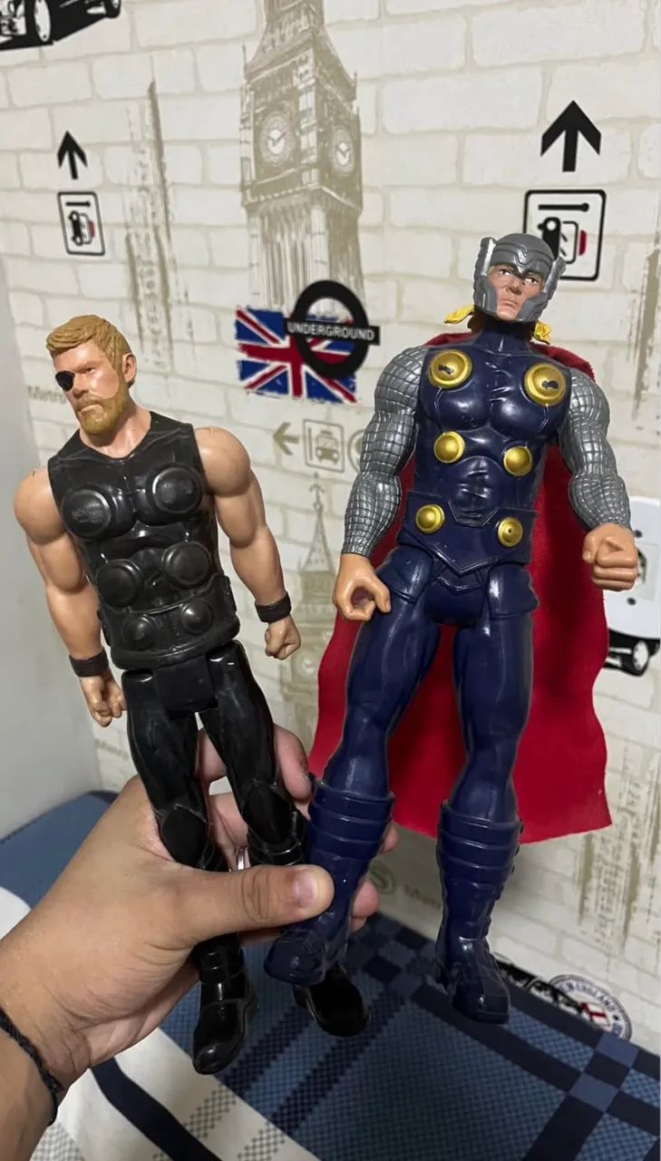 DOIS BONECOS SUPER HERÓI/THOR