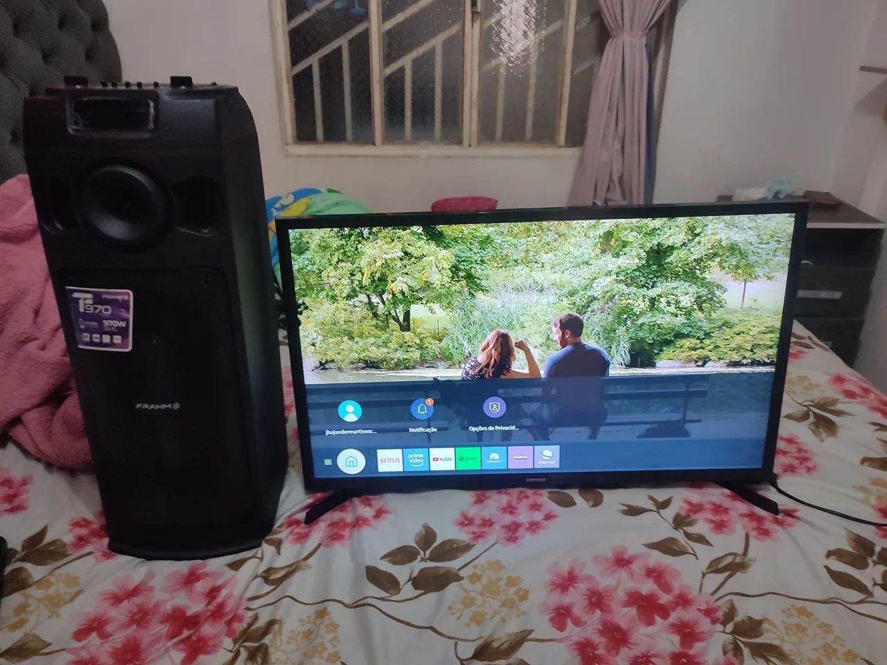 Smart Samsung 32 polegadas mais uma caixa 1200 os dois 