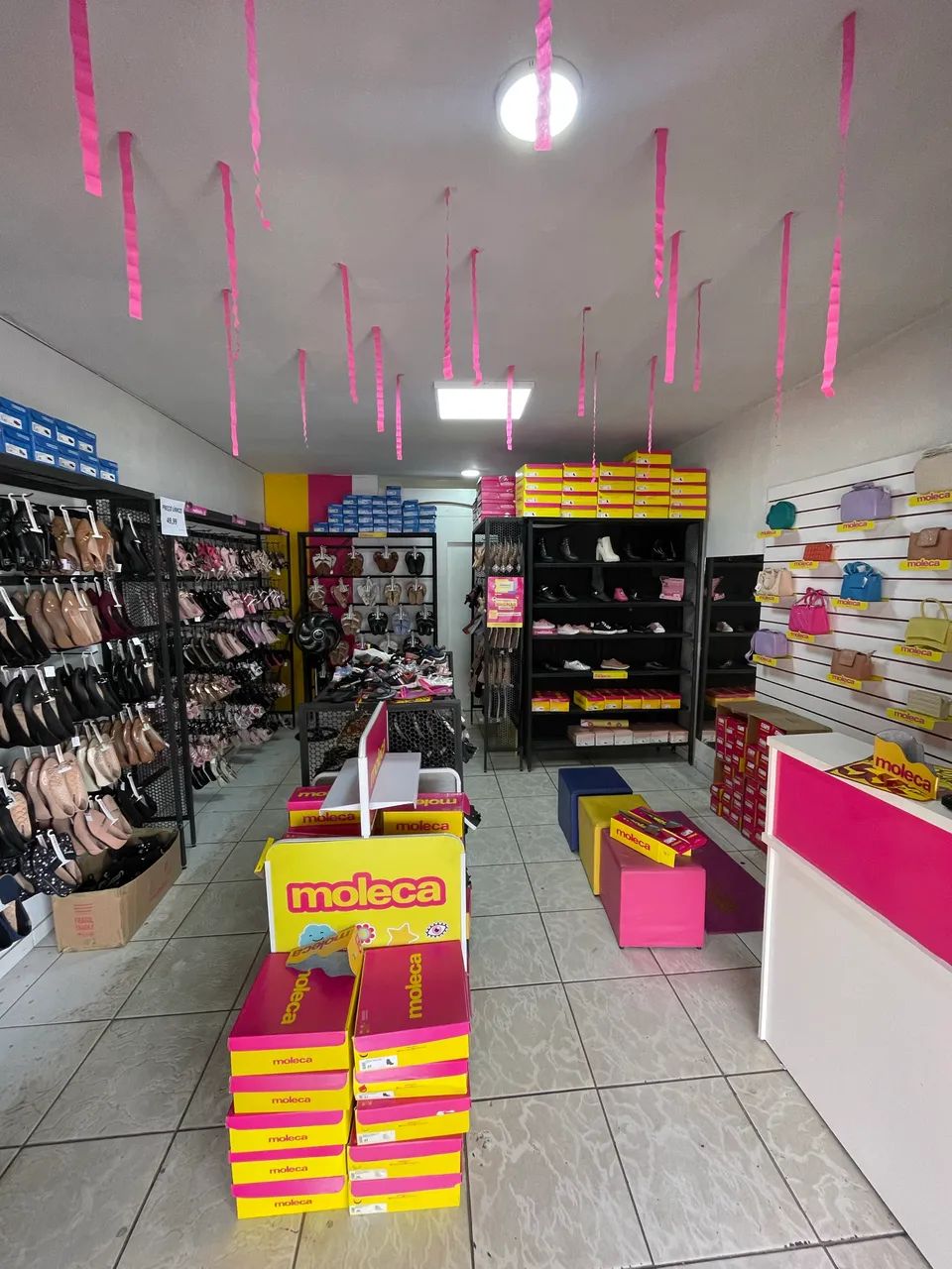 Grades/Prateleiras/Móvel para loja de calçados e roupa  - Foto 3