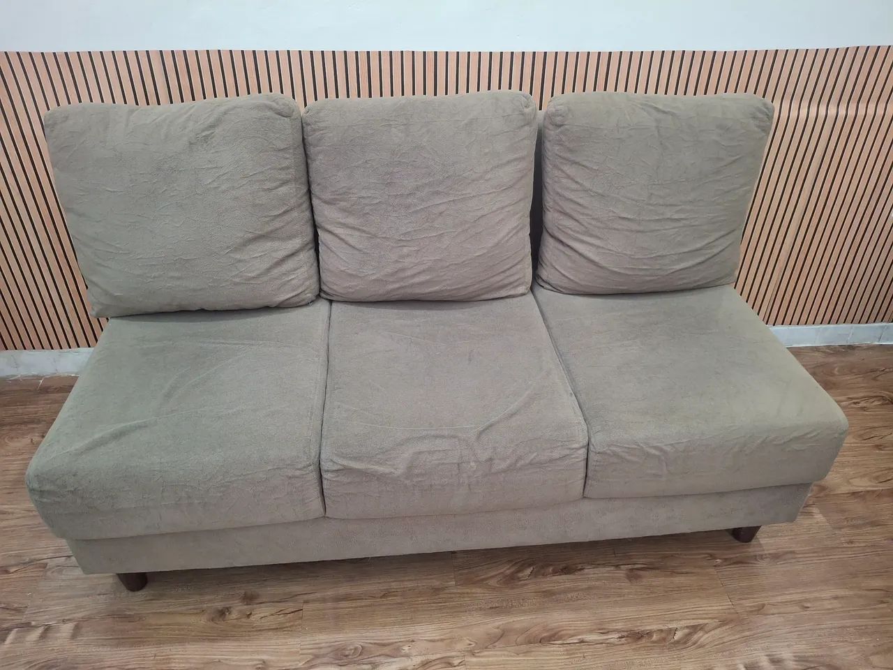 Sofá de 3 lugares Suede perfeito estado