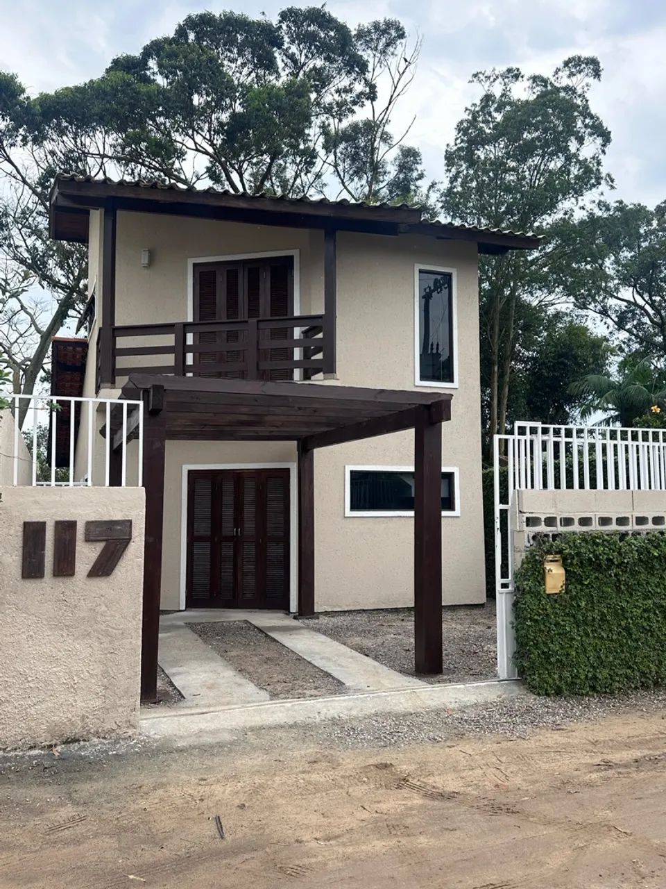 Alugo excelente sobrado Rio Vermelho 