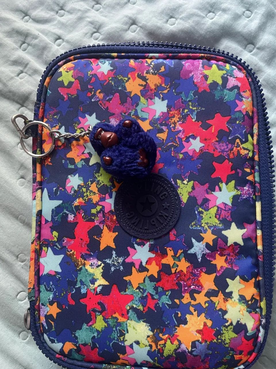 Estojo Kipling 100 Pens Estrelas Coloridas  - Foto 4