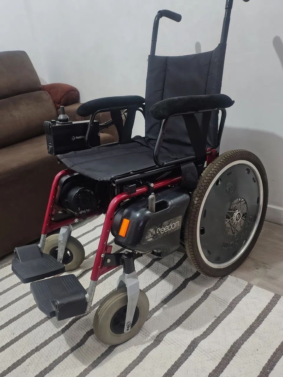 Cadeira de rodas motorizada freedom  - Foto 2