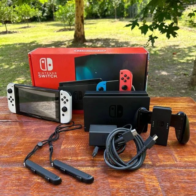 Console Nintendo Switch 32GB com Joy-Cons e Base TV - Foto 2