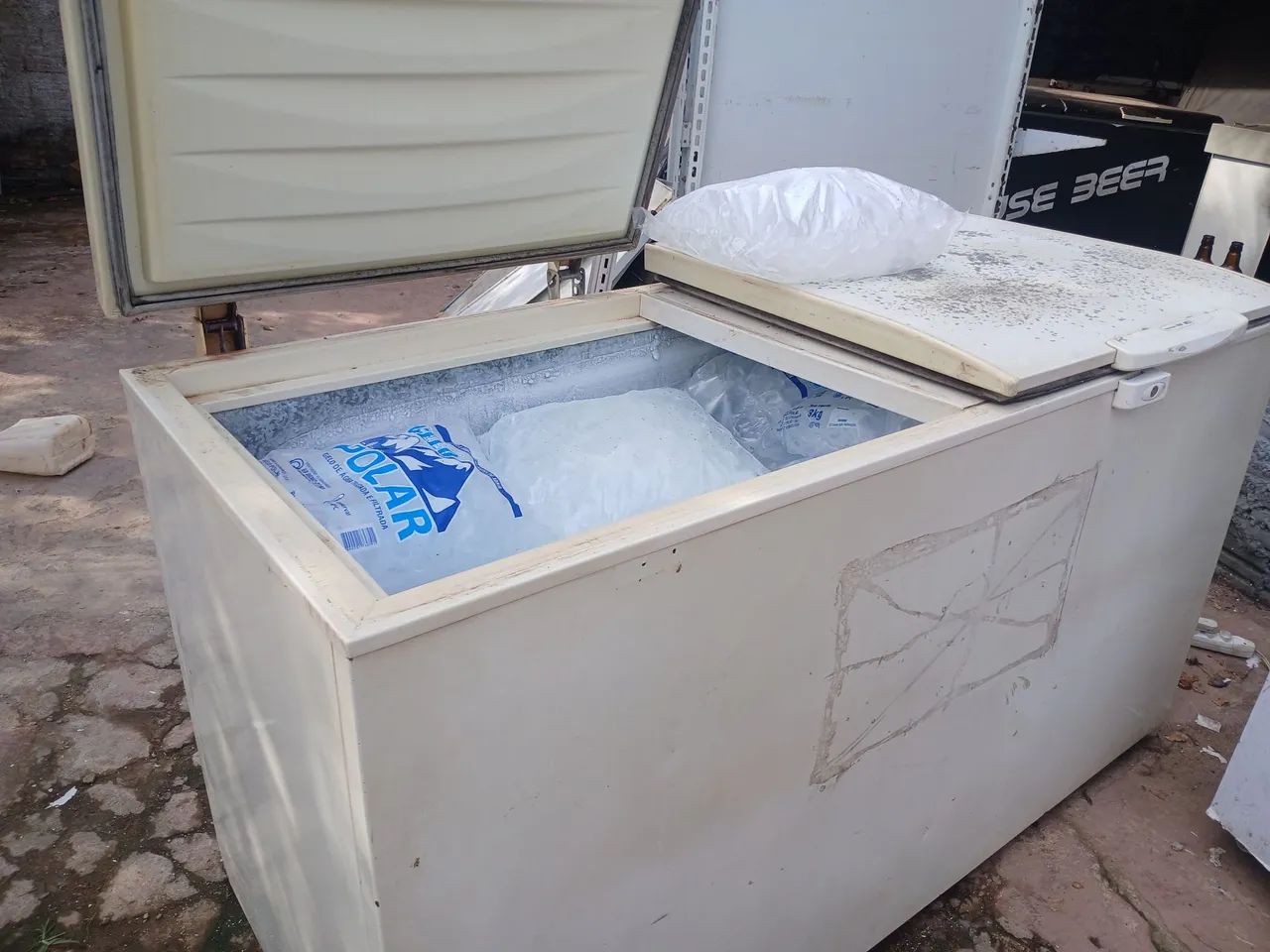 Freezer horizontal  gelando super bem - Foto 2