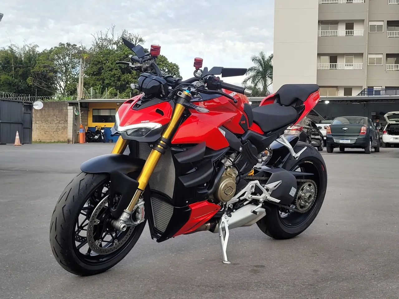 DUCATI STREEFIGHTER V4