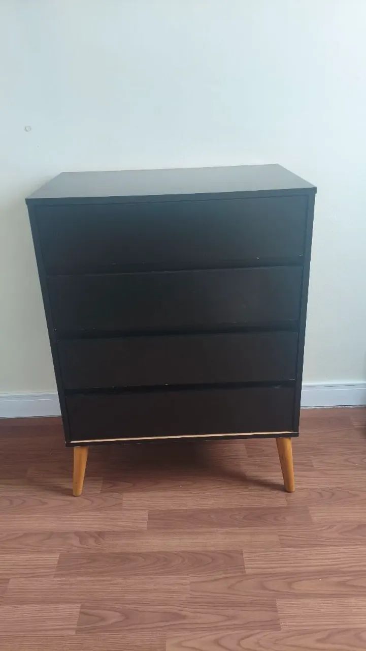 Cômoda preta 4 gavetas