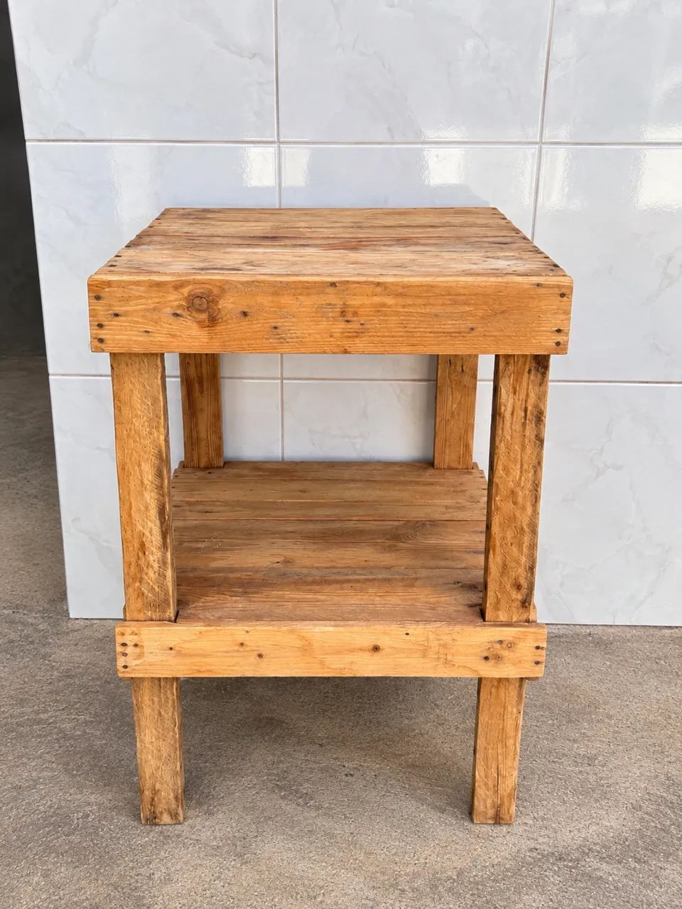 Mesa de madeira rústica 