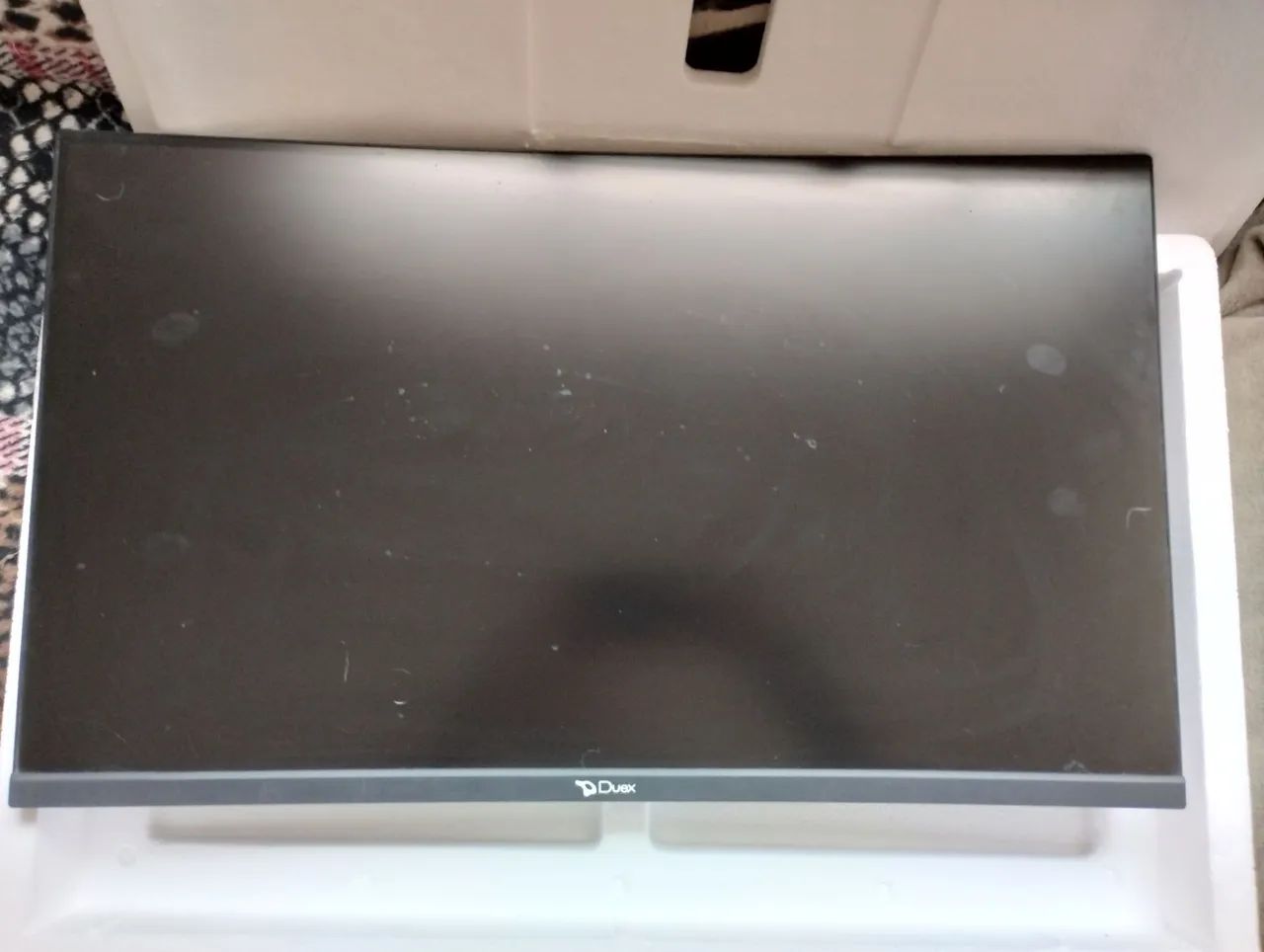 Monitor para reparo ou retirada de peças.