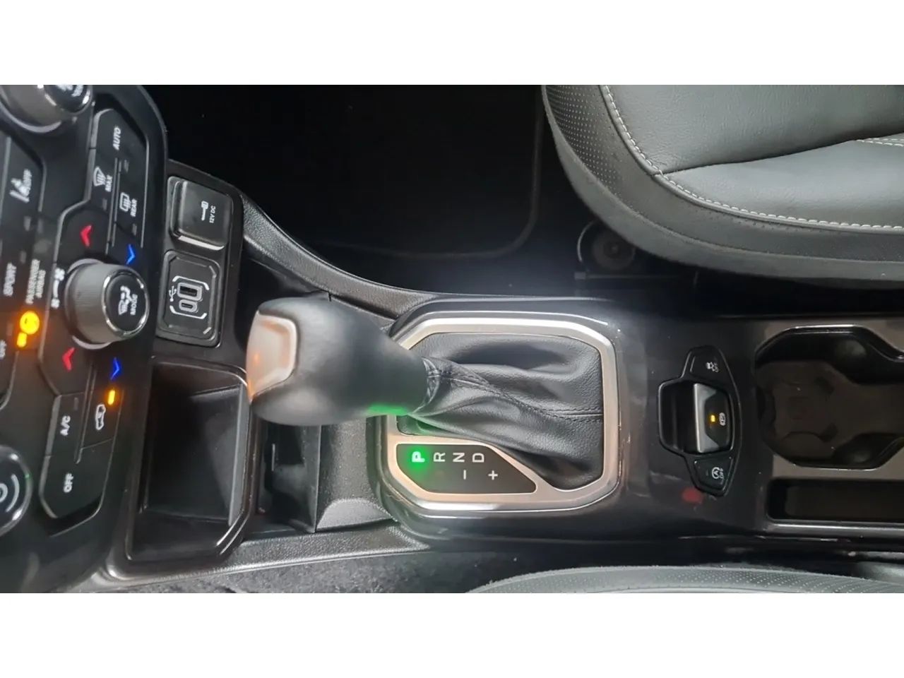 Jeep Renegade Long. T270 1.3 TB 4x2 Flex Aut., foto 16 de 17
