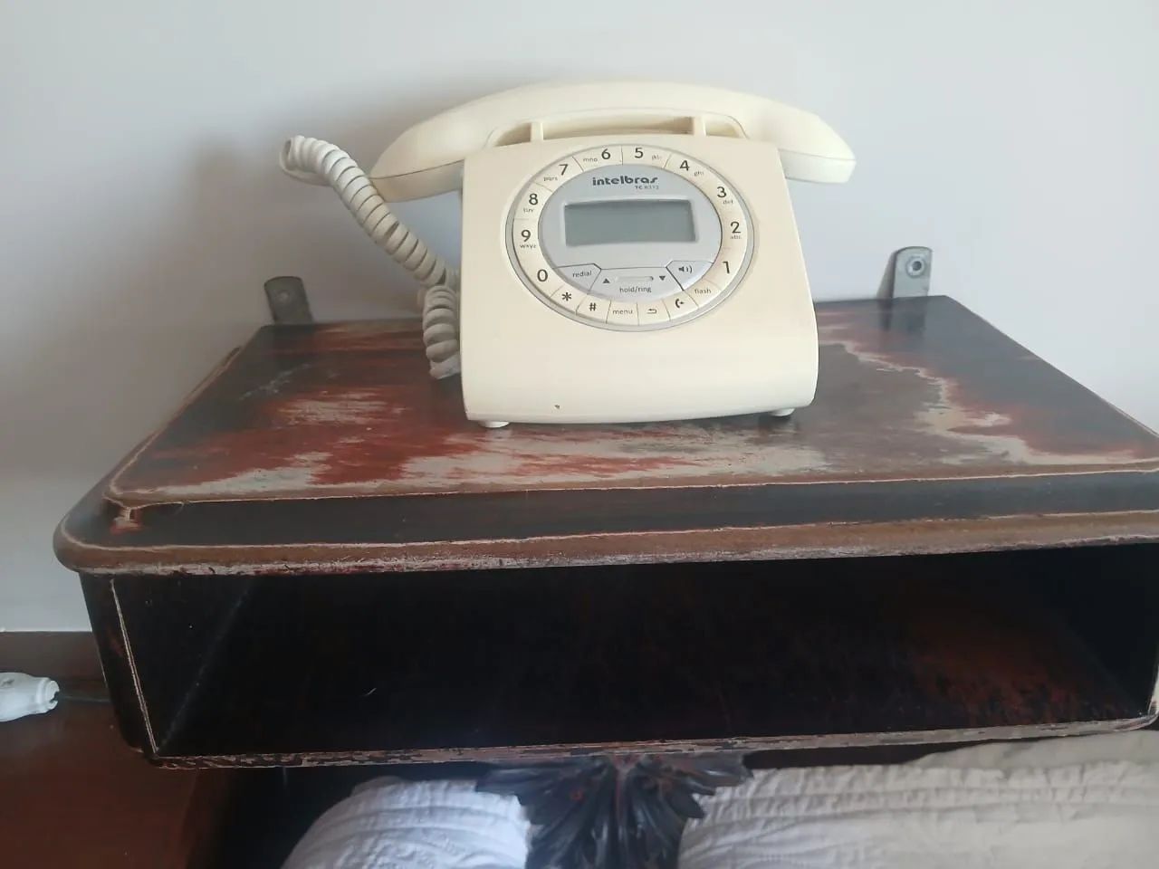 Suporte  de telefone antigo