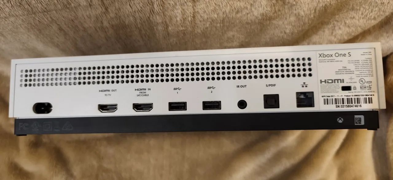 Xbox One S  - 2 controles na caixa  - Foto 2