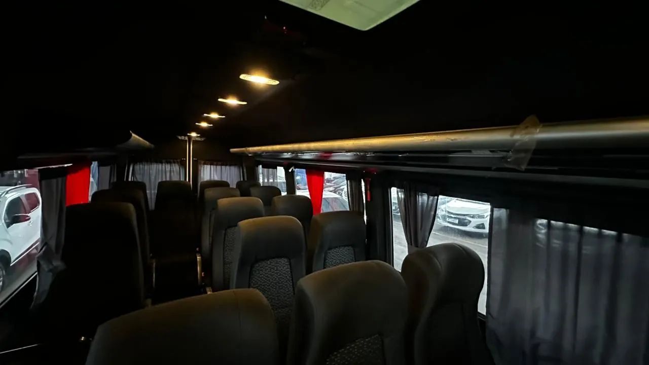 ?VENDO VAN 18 LUGARES SPRINTER ? - Foto 4