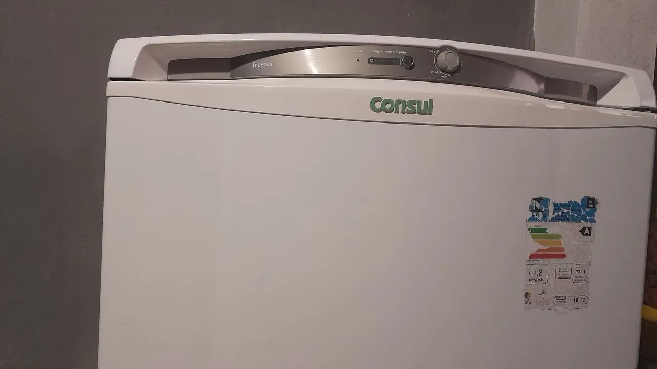 Vende-se Freezer  vertical da consul