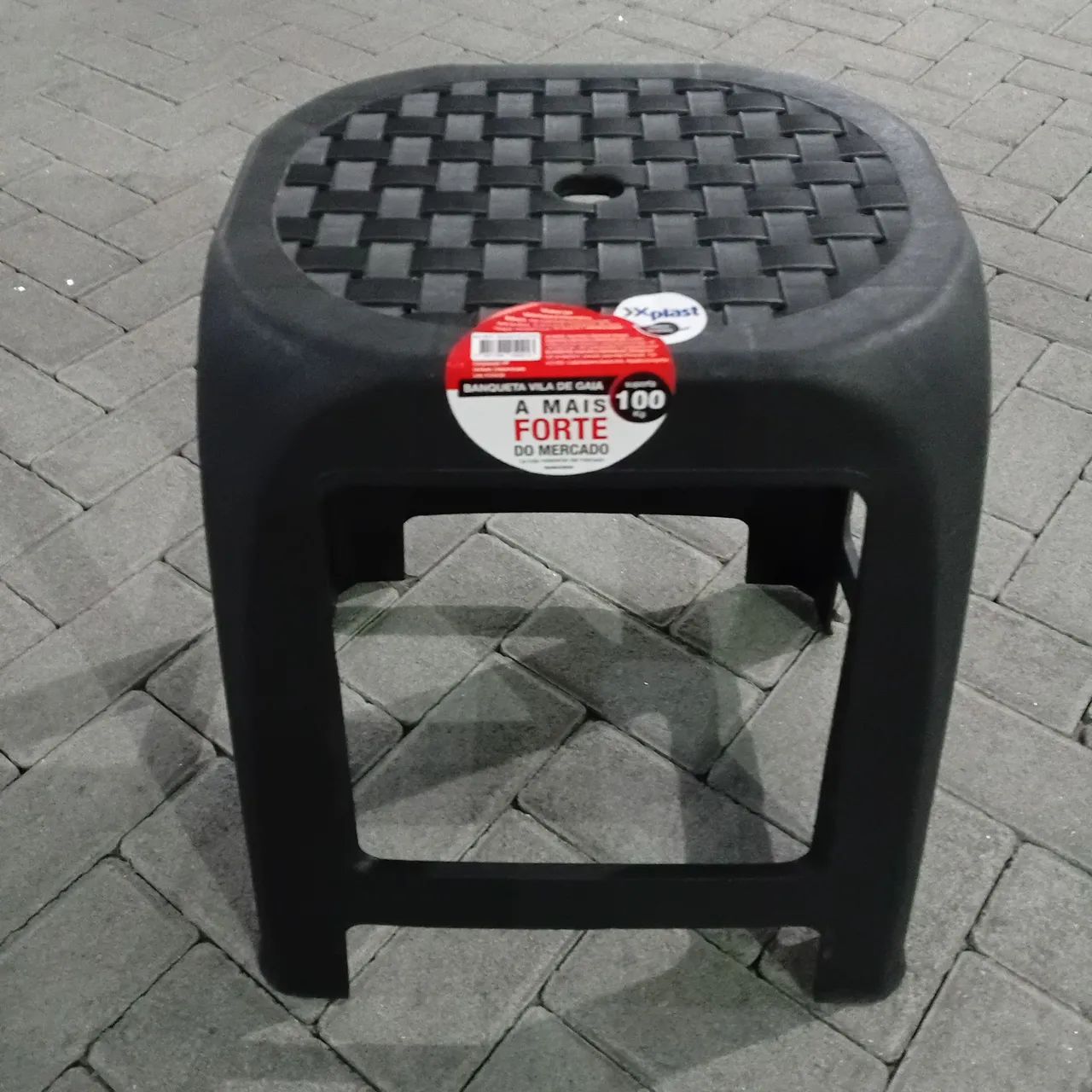 Vendo banquetas de plástico residente novas