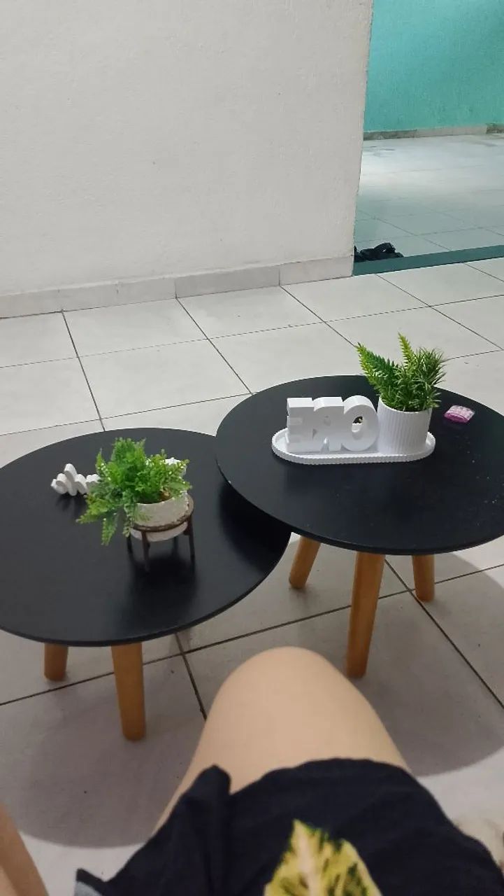 Duas mesinhas de centro baixa 