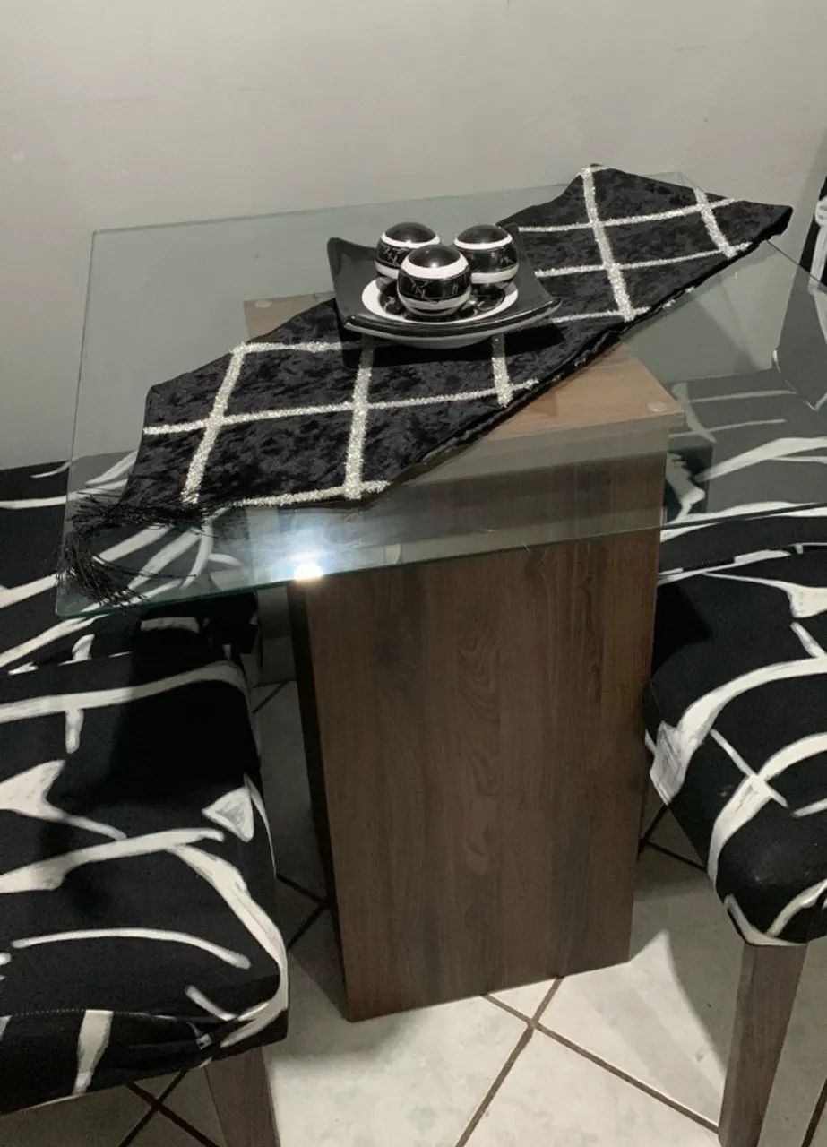 VENDO MESA DE VIDRO COM 4 CADEIRAS - Foto 2