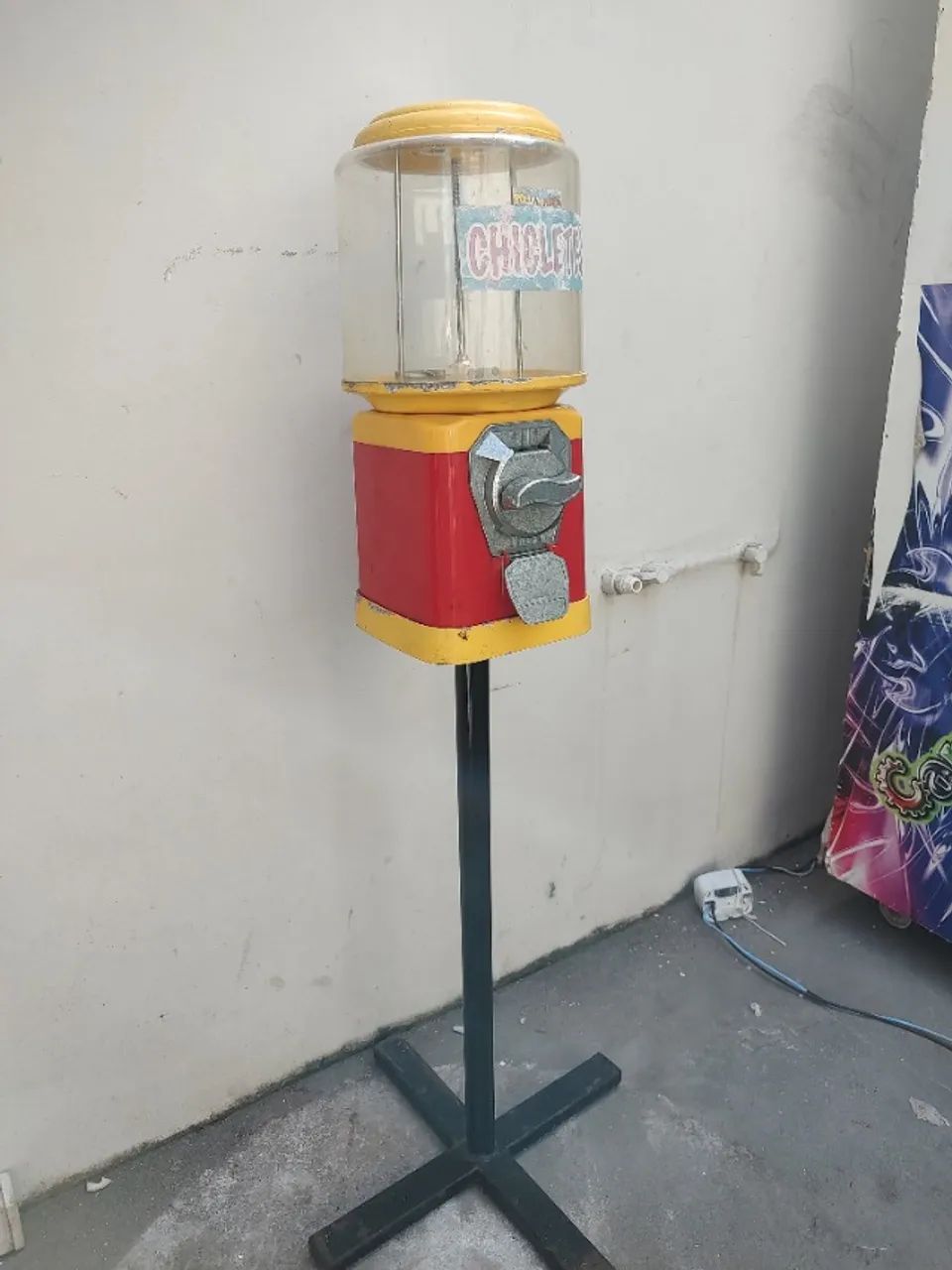 Máquina de Bolinhas C/ pedestal. Vending Machine.   - Foto 2