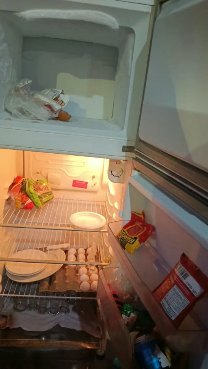 Geladeira bem conservada