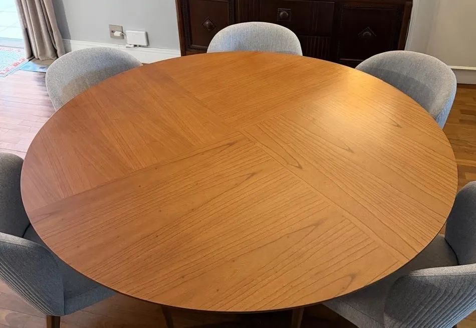Mesa de jantar redonda + 6 cadeiras 