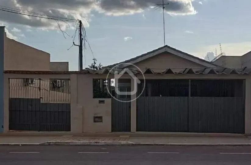 CASA COM TERRENO AMPLO - Foto 2
