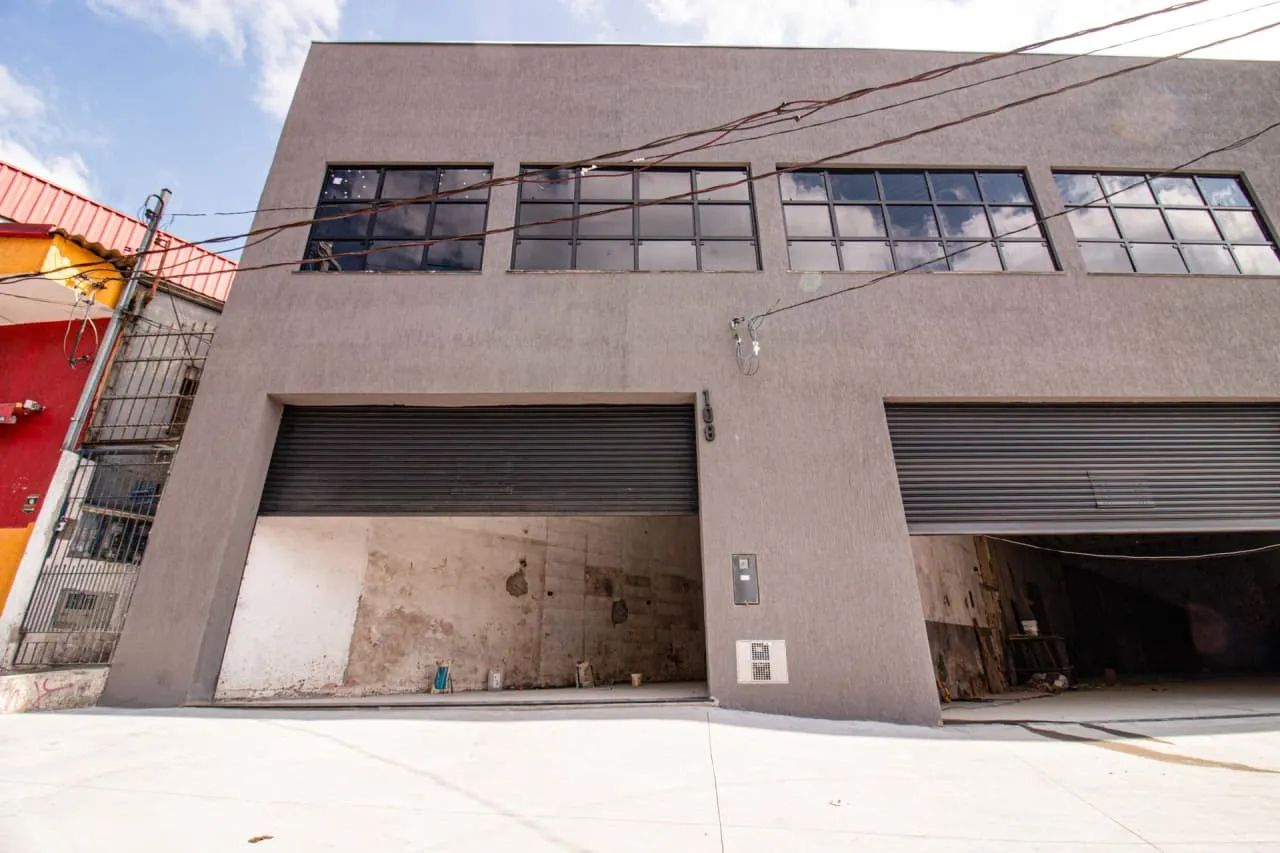 Prédio comercial na Avenida Baronesa de Muritiba, 108  120 m²