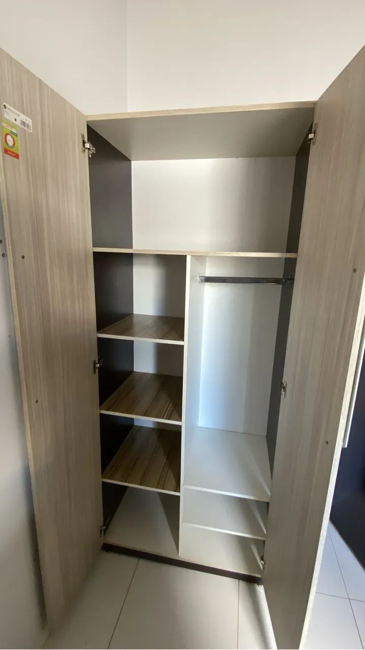 Guarda-Roupa 2 Portas com Espelho - Excelente Estado - Foto 3