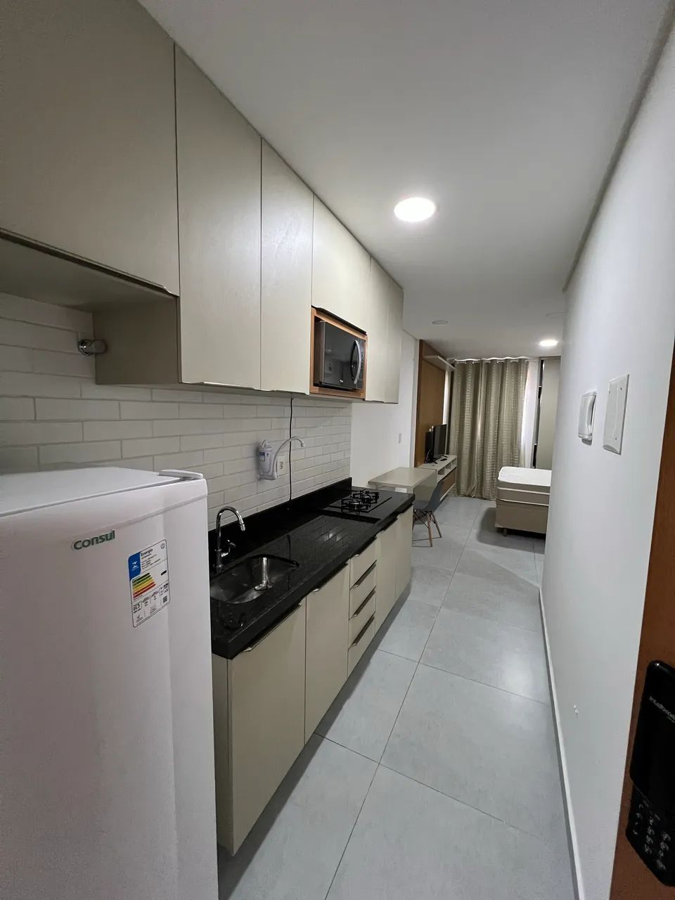 FLAT 100% MOBILIADO NA PRAIA DE INTERMARES