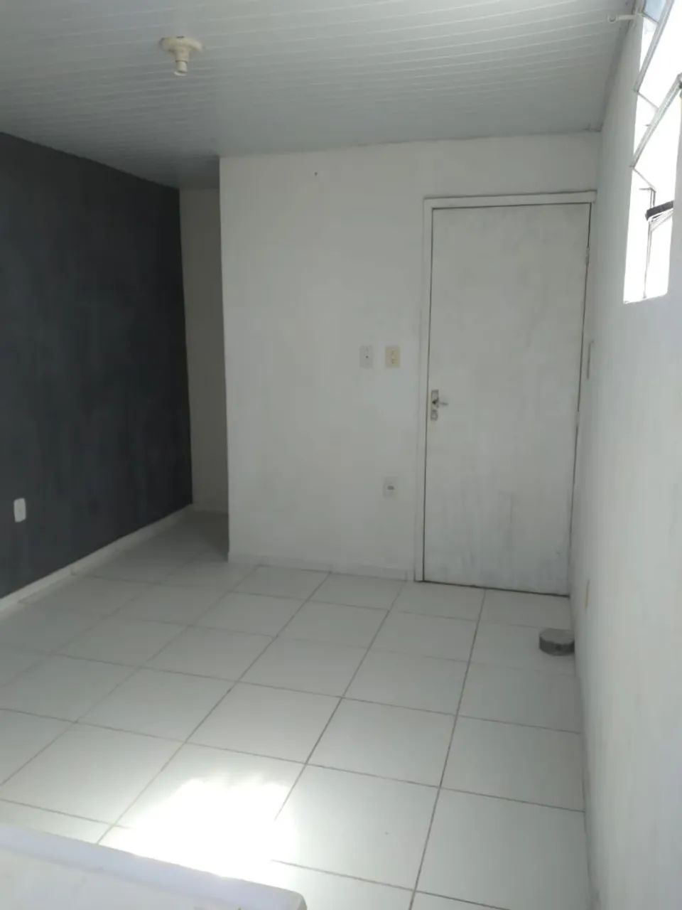 Aluga-se Kitnet  (incluso água e luz) - Foto 2