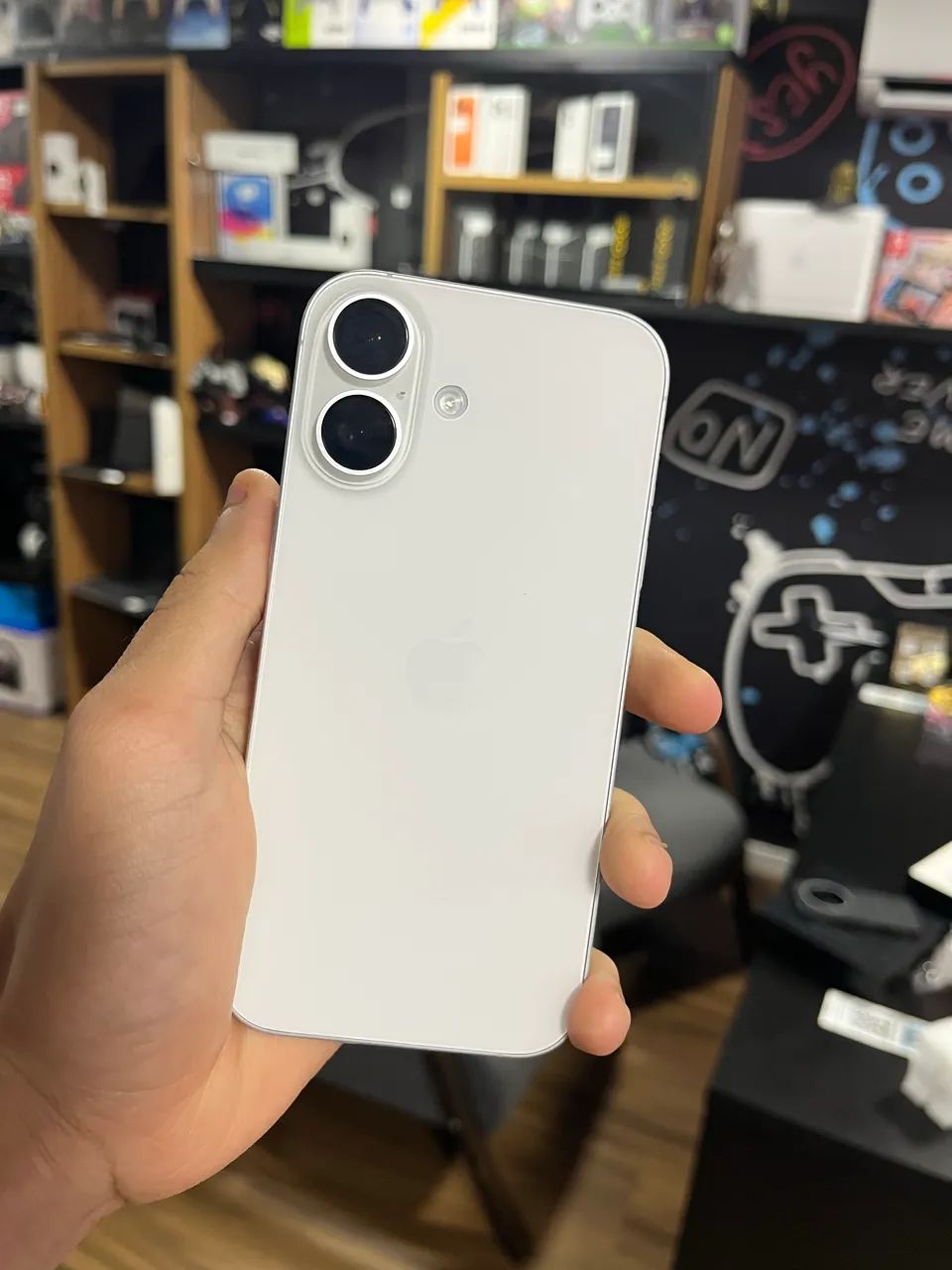 iPhone 16 