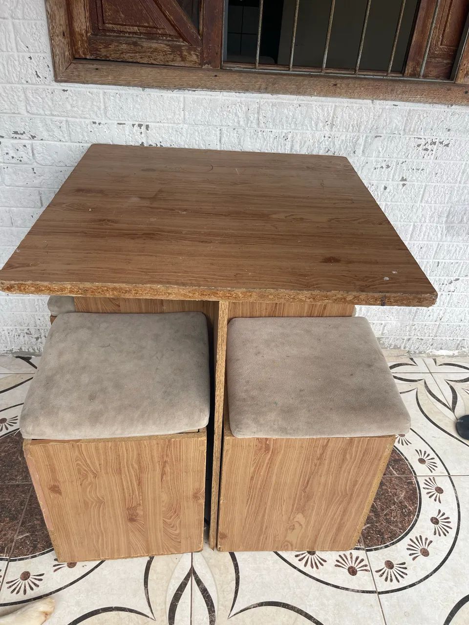 Mesa com baú 