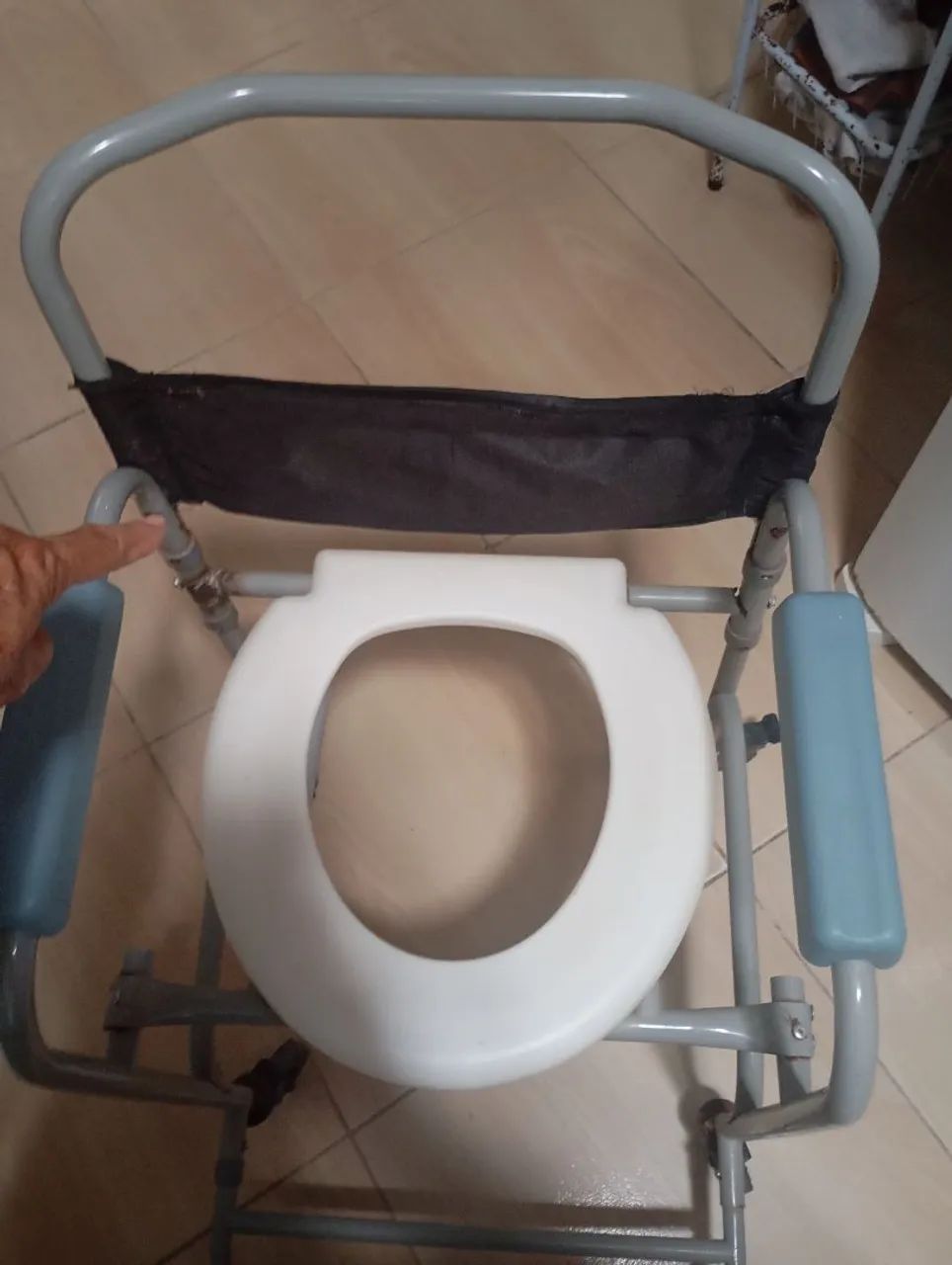 Cadeira higiênica doação  - Foto 2