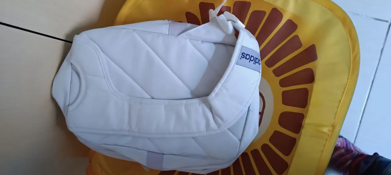 Mochila Adidas pequena uma alça só. - Foto 4