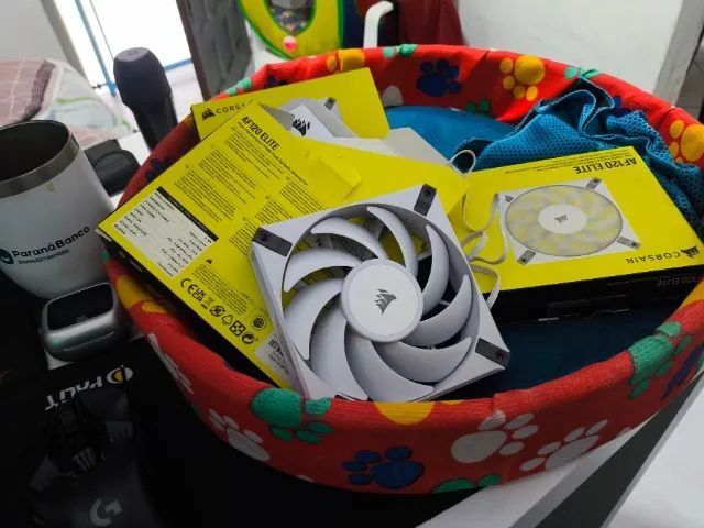 Kit com 3 Ventoinhas Corsair AF120 Elite Branco - Foto 2