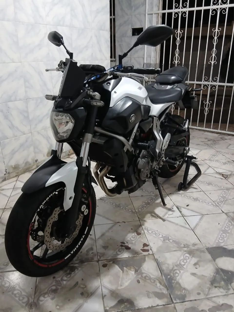 Yamaha MT 07  - Foto 2