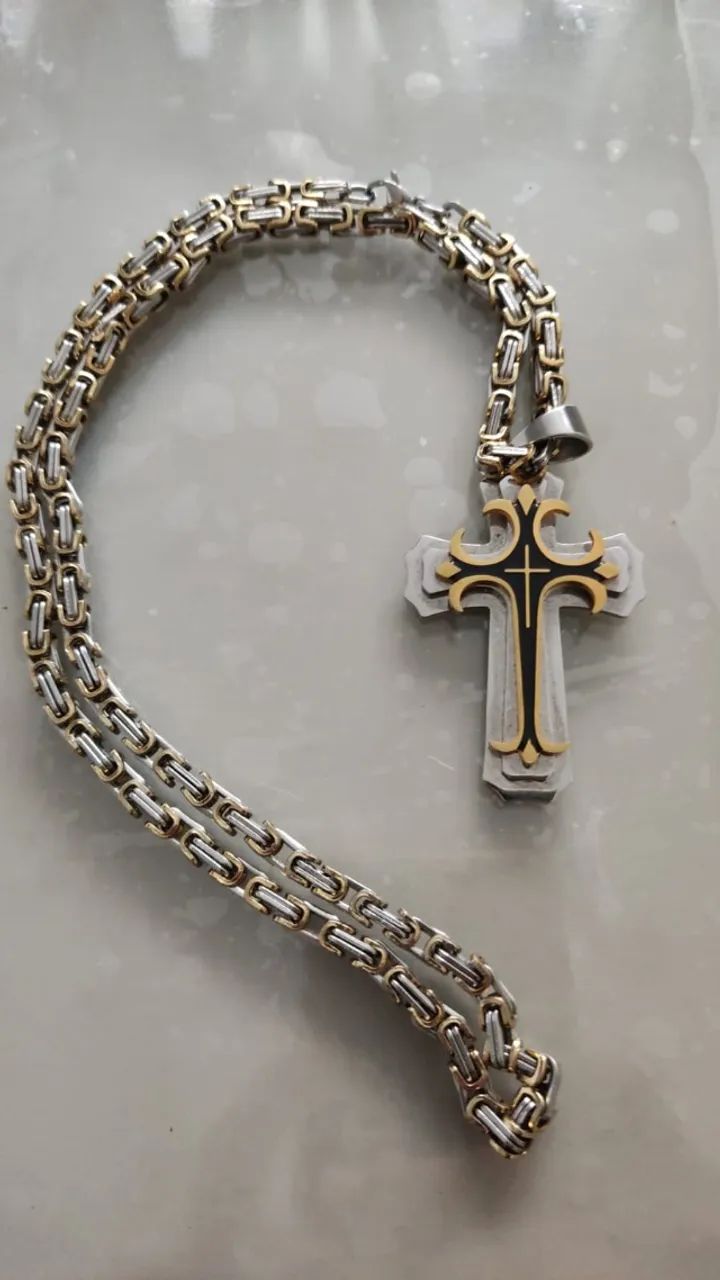 Colar com pingente de Cruz Templária de aço cirúrgico e titânio  - Foto 2