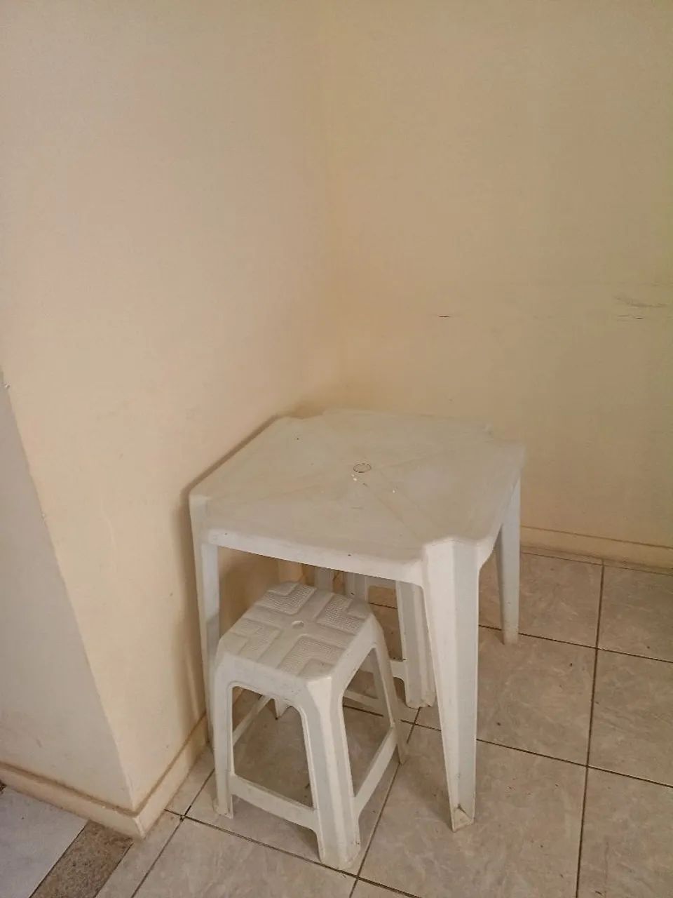 Mesa com dois bancos - Foto 2