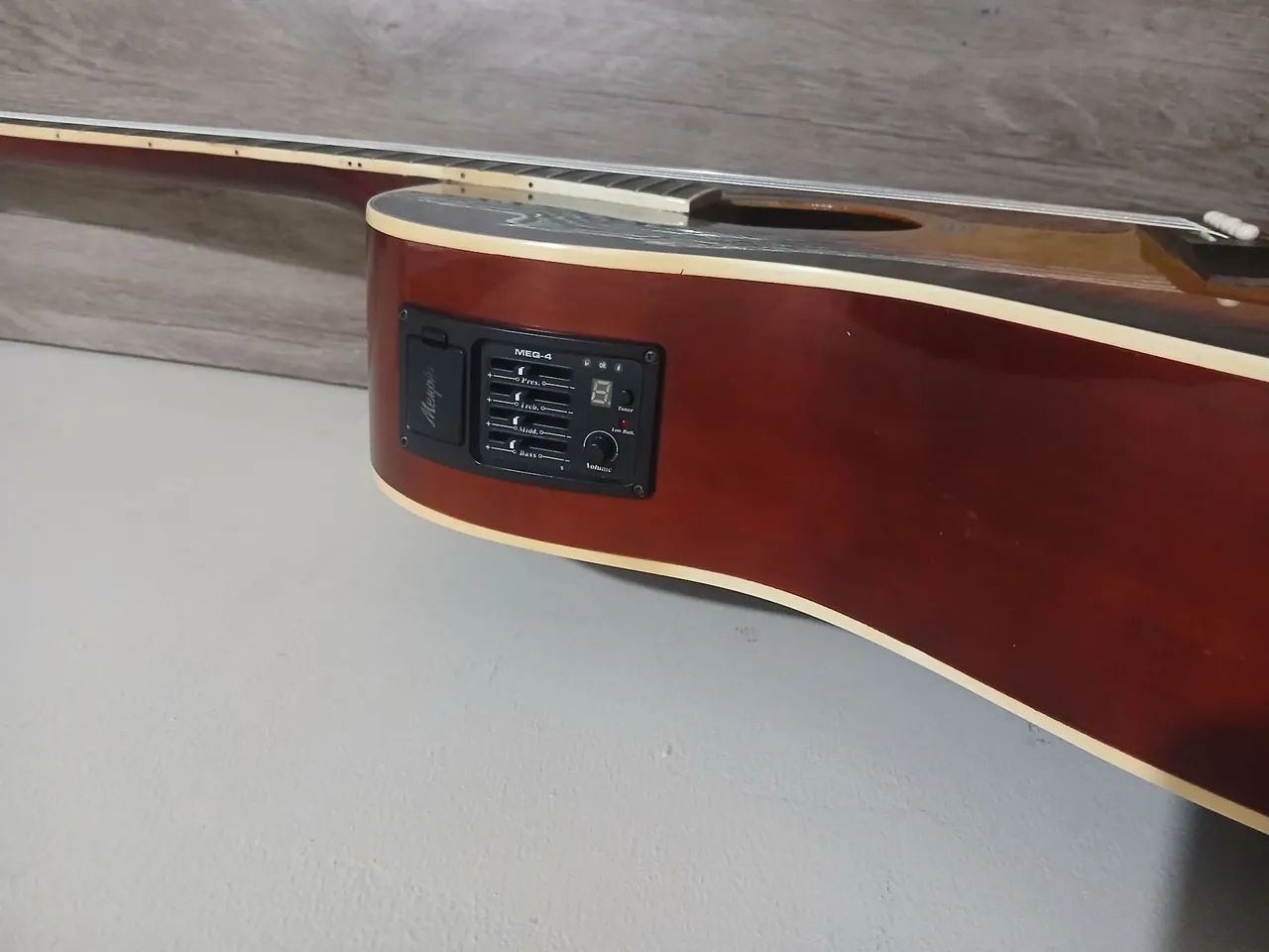 Vendo um violão e uma caixa... - Foto 4