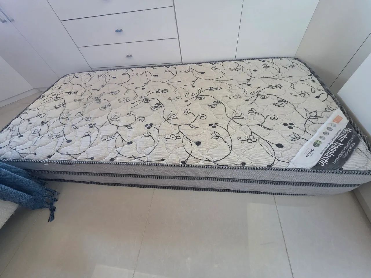 Cama de solteiro com cama auxiliar e colchão Ortobom em ótimo estado. Pouco usado.
